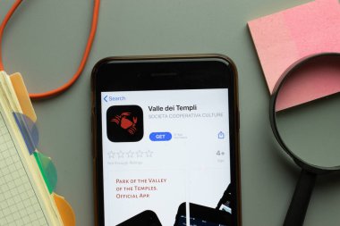 New York, ABD - 1 Aralık 2020: Valle dei Templi mobil uygulama simgesi telefon ekranı üst görünümü, Illustrative Editorial.