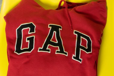 Moskova, Rusya - 5 Aralık 2020: Kapüşonlu GAP giyim şirketi logosu, Illustrative Editorial.