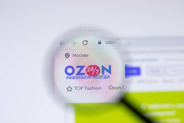 Saint Petersburg, Rusya - 28 Ocak 2021: Ozon web sitesi logosu yakın plan, Illustrative Editorial