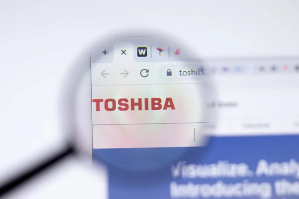 Санкт Петербург Росія Січня 2021 Сторінка Сайту Toshiba Логотипом Ілюстративна — стокове фото