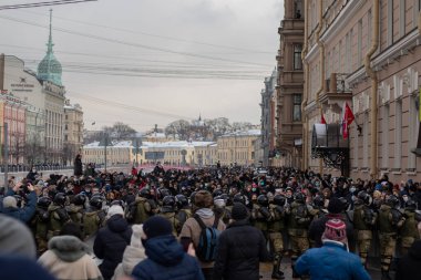 Saint Petersburg, Rusya - 31 Ocak 2021: Rusya 'da Navalny özgürlüğü protestosu, Putin, Illustrative Editorial' ı protesto eden insanlar