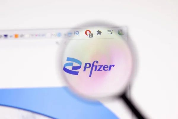 Los Angeles Usa Лютого 2021 Сторінка Pfizer Pfizer Com Логотип — стокове фото
