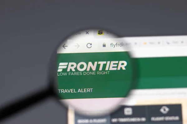 Nowy Jork Usa Lutego 2021 Strona Internetowa Frontier Airlines Przeglądarce — Zdjęcie stockowe