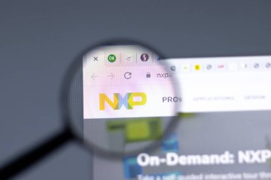 New York, ABD - 15 Şubat 2021: NXP Yarı iletkenler web sitesi, şirket logosu, Illustrative Editorial