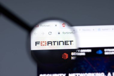 New York, ABD - 15 Şubat 2021: Fortinet web sitesi şirket logosu, Illustrative Editorial