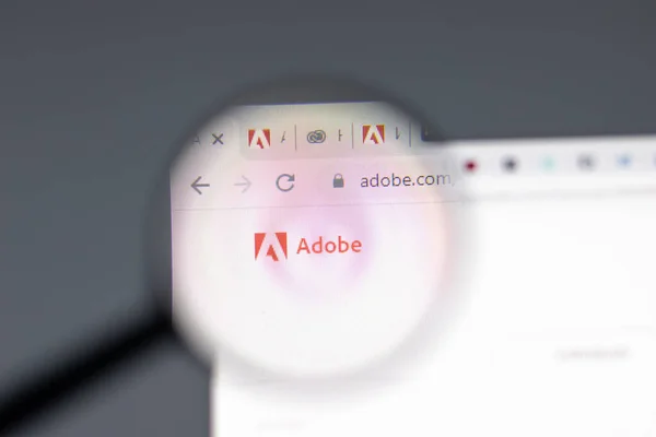 New York Usa Лютого 2021 Веб Сайт Adobe Браузері Логотипом — стокове фото