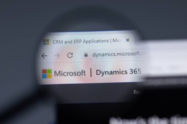 New York, ABD - 17 Şubat 2021: Microsoft Dynamics 365 logosu web sitesi sayfasında, Illustrative Editorial