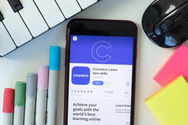 New York, ABD - 2 Mart 2021: Coursera mobil uygulama simgesi telefon ekranında, Illustrative Editorial