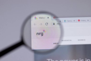New York, ABD - 18 Mart 2021: NRG Enerji şirketi logosu web sitesi, Illustrative Editorial