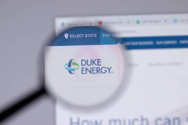 New York, ABD - 18 Mart 2021: Duke Enerji Şirketi logosu web sitesinde, Illustrative Editorial