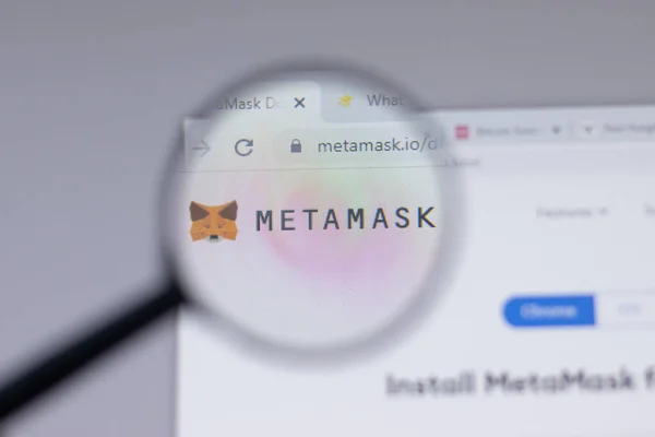 New York, ABD - 18 Mart 2021: Metamask logosu işareti, metamask.io simgesi web sitesine yakın plan, Illustrative Editorial