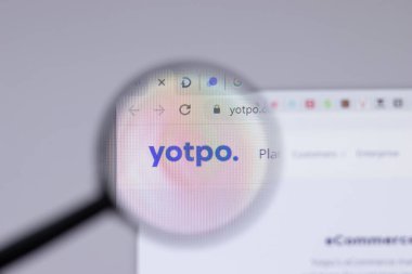 New York, ABD - 26 Nisan 2021: Yotpo logosu web sitesinin kapak sayfasında, İllüstrasyon Editörü