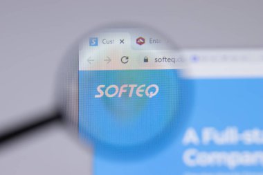 New York, ABD - 26 Nisan 2021: Softeq logosu web sitesi sayfasında yakın plan, Illustrative Editorial