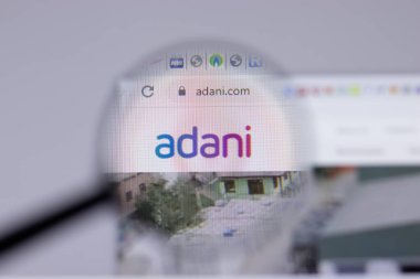New York, ABD - 26 Nisan 2021: Adani Grubu logosu web sitesinin kapak sayfasında, Illustrative Editorial