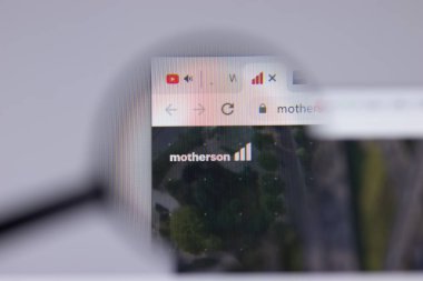 New York, ABD - 26 Nisan 2021: Motherson Sumi Systems logosu web sitesi sayfasında yakın plan, Illustrative Editorial