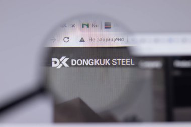 New York, ABD - 26 Nisan 2021: Dongkuk Çelik logosu web sitesi sayfasında yakın plan, İllüstrasyon Editörü.