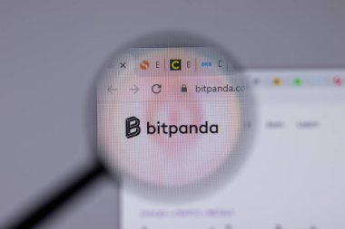 New York, ABD - 26 Nisan 2021: Bitpanda şirketi logosu web sitesi sayfasında, Illustrative Editorial