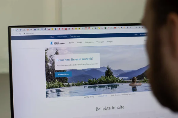 2021年5月1日 Luzerner Kantonalbank Company Website Screen Illustrative Editorial — 图库照片