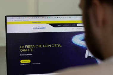 New York, ABD - 1 Mayıs 2021: PosteMobile Company web sitesi ekranda, Illustrative Editorial