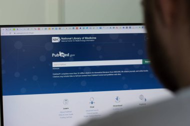 New York, ABD - 1 Mayıs 2021: PubMed şirketi web sitesi ekranda, Illustrative Editorial