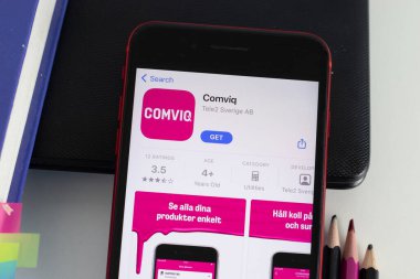 New York, ABD - 1 Haziran 2021: Telefon ekranında Comviq mobil uygulama logosu, yakın plan ikonu, İllüstrasyon Editörü
