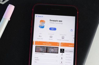 New York, ABD - 1 Haziran 2021: Telefon ekranında Swappie mobil uygulama logosu, yakın plan ikonu, İllüstrasyon Editörü