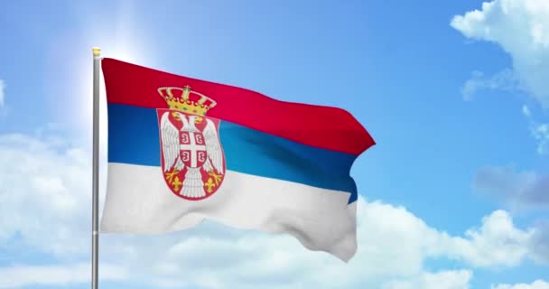 Sırbistan Siyaseti Haberleri Gökyüzü Arkaplan Görüntülerinde Sırp Ulusal Bayrağı — Stok video