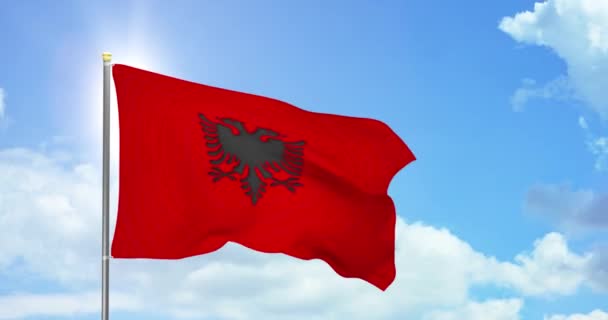 Polityka Wiadomości Albanii Albańska Flaga Narodowa Tle Nieba — Wideo stockowe