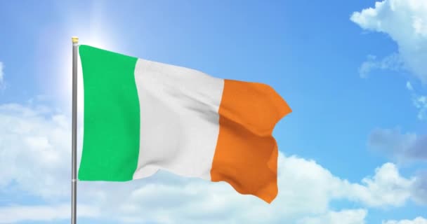 Irlands Politik Och Nyheter Irlands Nationella Flagga Himlens Bakgrundsbilder — Stockvideo
