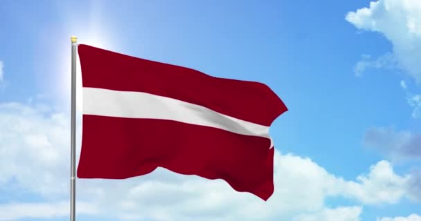 Letonya Politikası Haberleri Gökyüzü Arka Planında Letonya Ulusal Bayrağı — Stok video