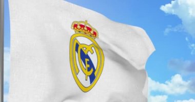 New York, ABD - 28 Eylül 2021: Real Madrid futbol takımı bayrak sallıyor, futbol kulübü logosu, Illustrative Editorial