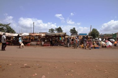 İnsanlar Kenya pazarına gidiyor - Afrika