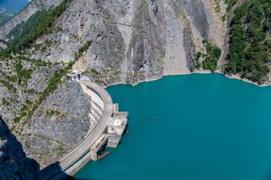 Monteynard, Isere, Fransa - Monteynard-Avignonet Barajı ve Drac Nehri üzerindeki göl
