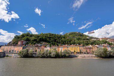 Grenoble, Isere, Fransa - Sant-Laurent bölgesi ve Bastille teleferiği