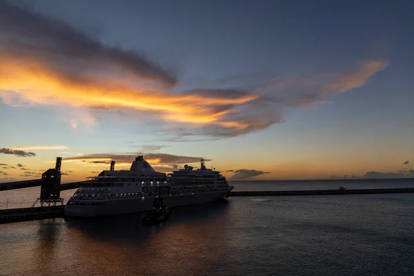 Jan 2020 Výletní Loď Při Západu Slunce Bridgetown Harbor Barbados — Stock fotografie
