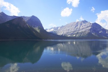 Kananaskis 'te göl - Alberta - Kanada