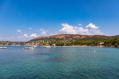 Saint-Raphael, Var, Fransa - Agay Körfezi ve Esterel Massif