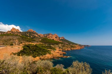 Saint-Raphael, Var, Fransa - Esterel kıyılarına Petit Caneiret bakış açısı