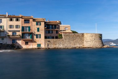 Saint-Tropez, Var, Fransa - La Ponche yakınlarındaki deniz cephesi (Uzun pozlama)