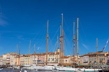 05 OCT 2019 - Saint-Tropez, Var, Fransa - 'Les Voiles de Saint-Tropez' yat yarışlarının 2019 sayısında limanda yelkenliler