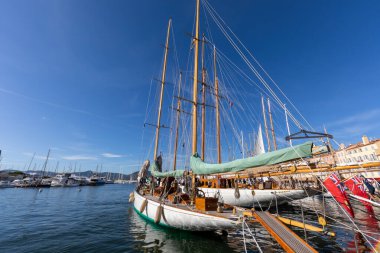 05 OCT 2019 - Saint-Tropez, Var, Fransa - 'Les Voiles de Saint-Tropez' yat yarışlarının 2019 sayısında limanda yelkenliler