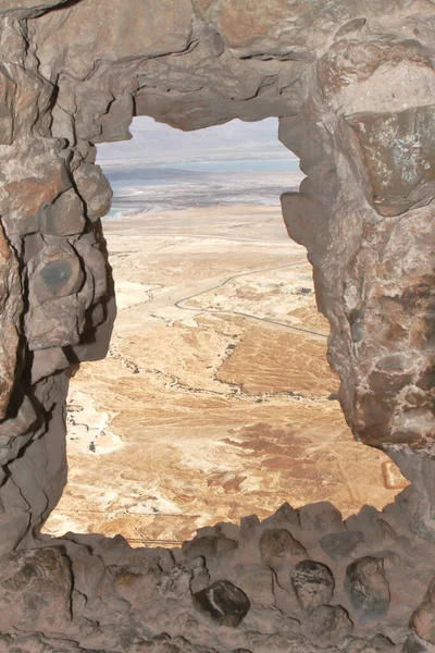 Widok Pustynię Judejską Okna Fortyfikacyjnego Masada Izrael — Zdjęcie stockowe