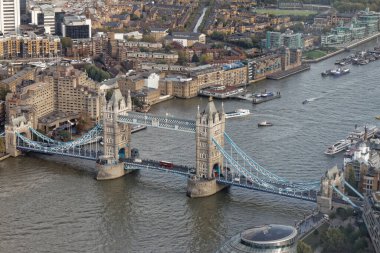 Tower Bridge 'in havadan görüntüsü - Londra - İngiltere - İngiltere