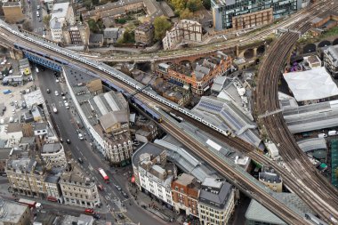 Southwark bölgesindeki demiryollarının havadan görüntüsü - Londra, İngiltere