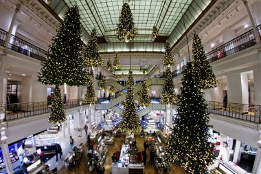 Le Bon Marche mağazasının tavanı - Paris, Fransa