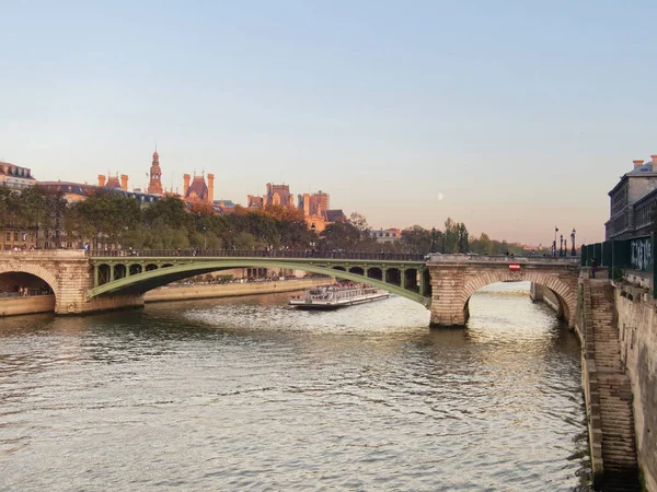 セーヌ川とパリ市庁舎 フランス — ストック写真