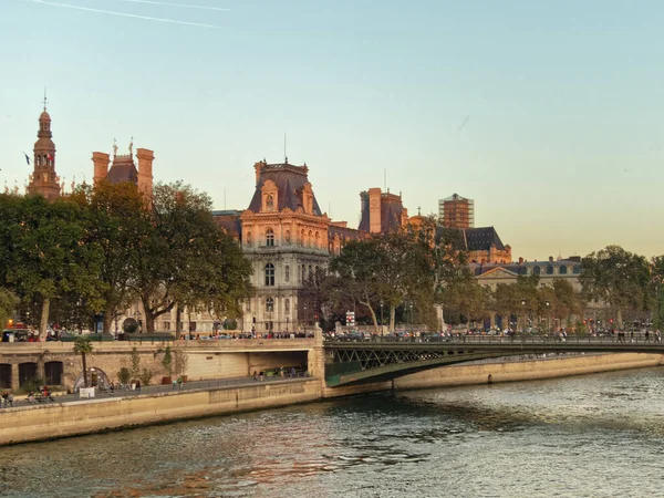 セーヌ川とパリ市庁舎 フランス — ストック写真