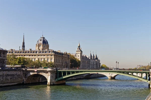 パリの裁判所と議会 フランス — ストック写真