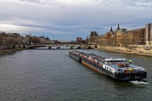 Dic 2018 París Francia Barcaza Que Desciende Por Río Sena —  Fotos de Stock