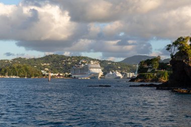 Saint Lucia, Batı Hint Adaları - Castries 'de seyir gemileri